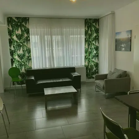 4 Bedrooms アパート *